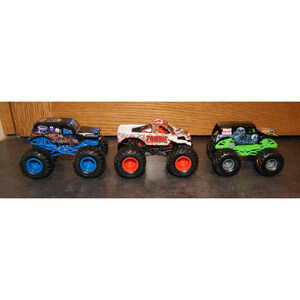 SPIN MASTER MONSTER JAM 1/64 ZOMBIE, Grave Digger LOT Of 3 Trucks - RARE HTF